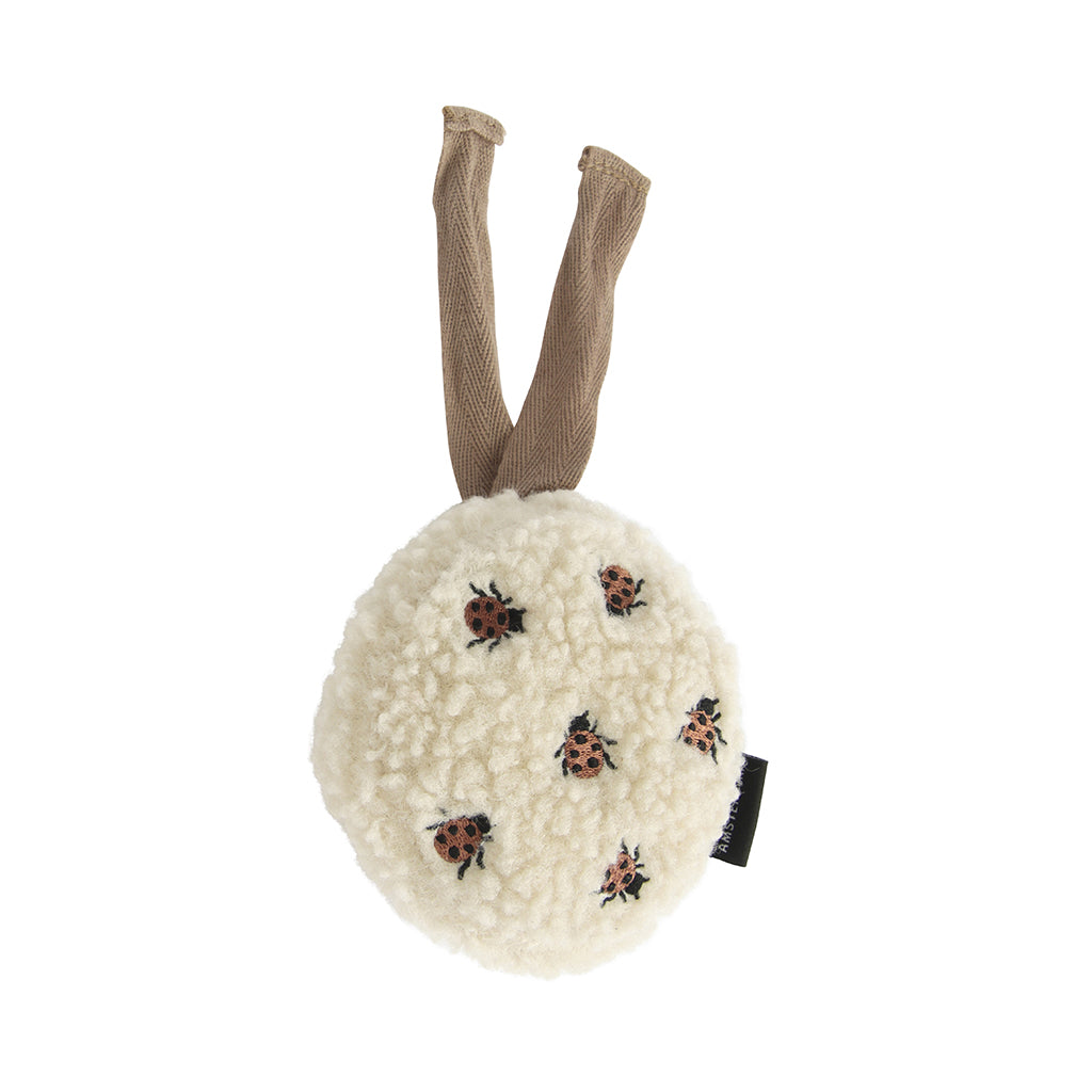 Flow Amsterdam Ted Comforter m hjertelyd, on the go - mariehøne motiver