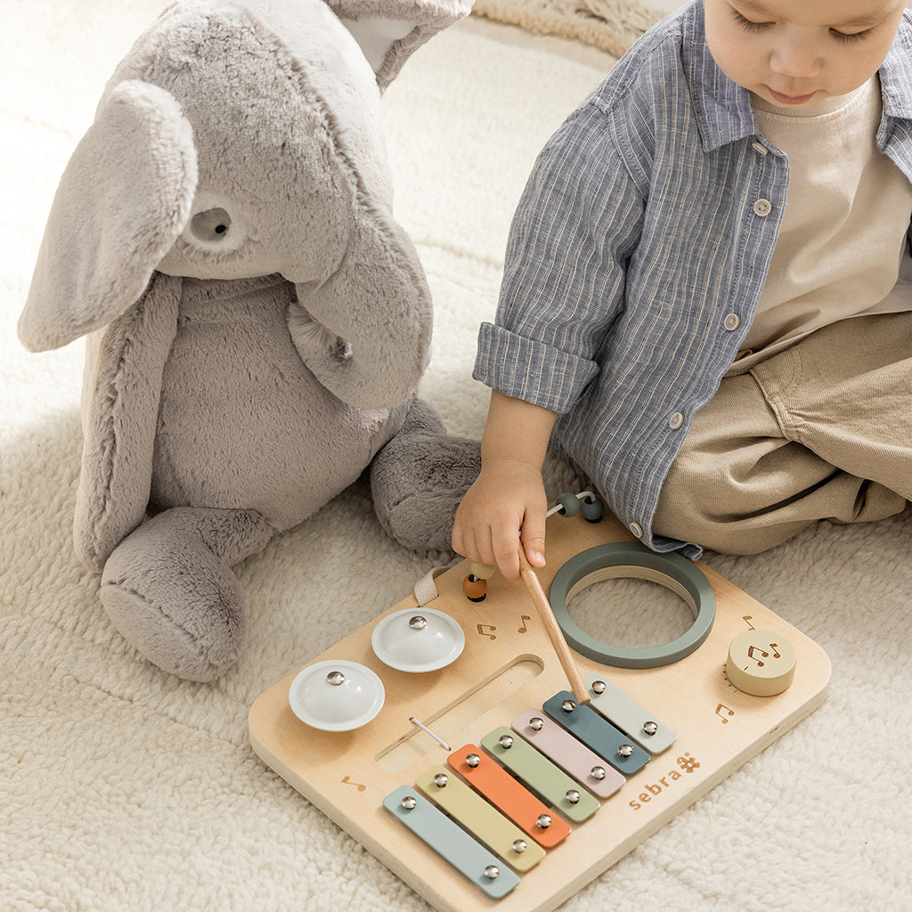Sebra Aktivitetspanel i træ m musik