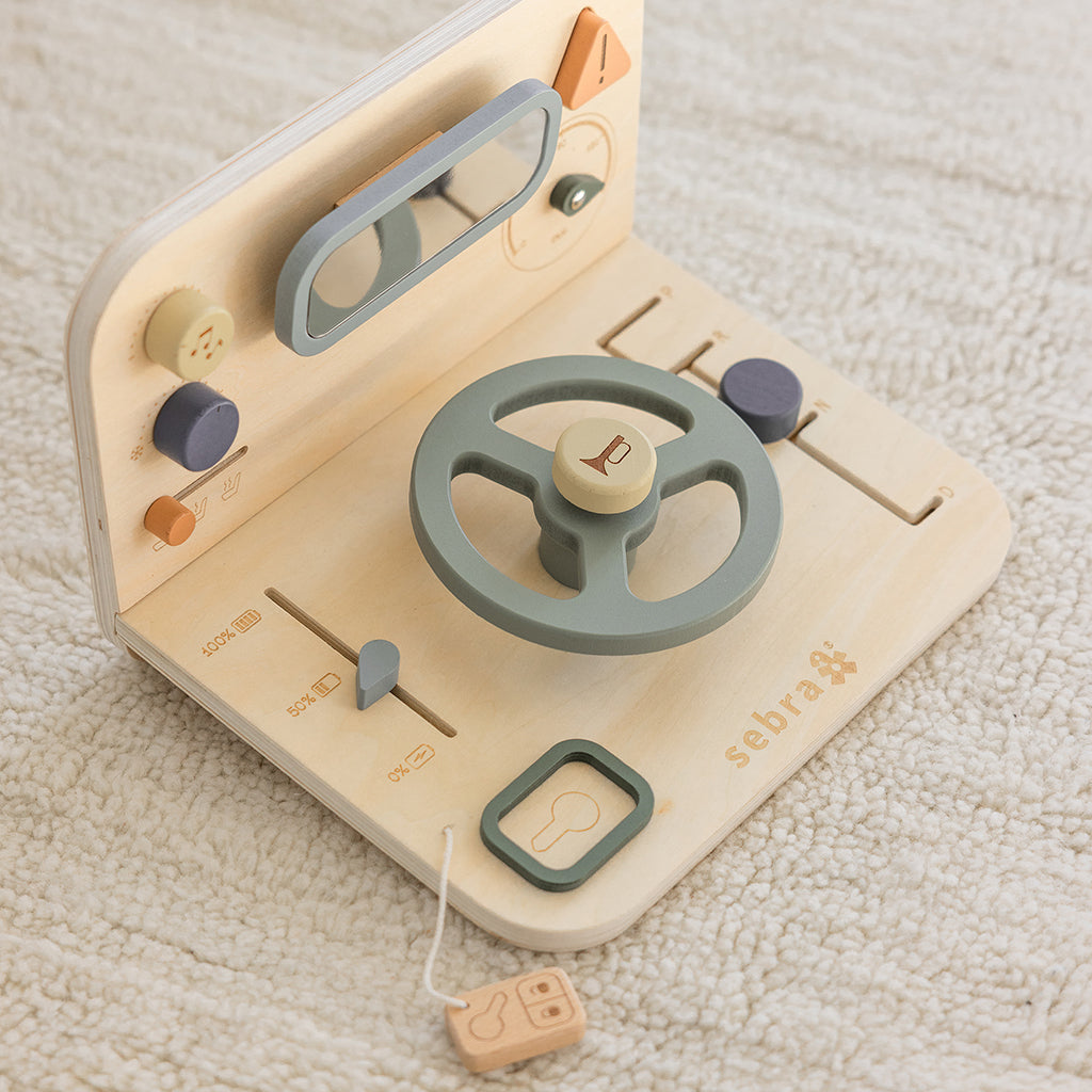 Sebra Aktivitetspanel i træ, Bil