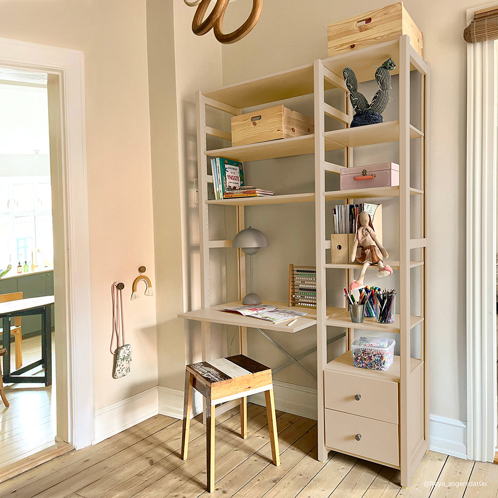 By Aulum Astrup stigereol med skrivebord, flere str. - Sand