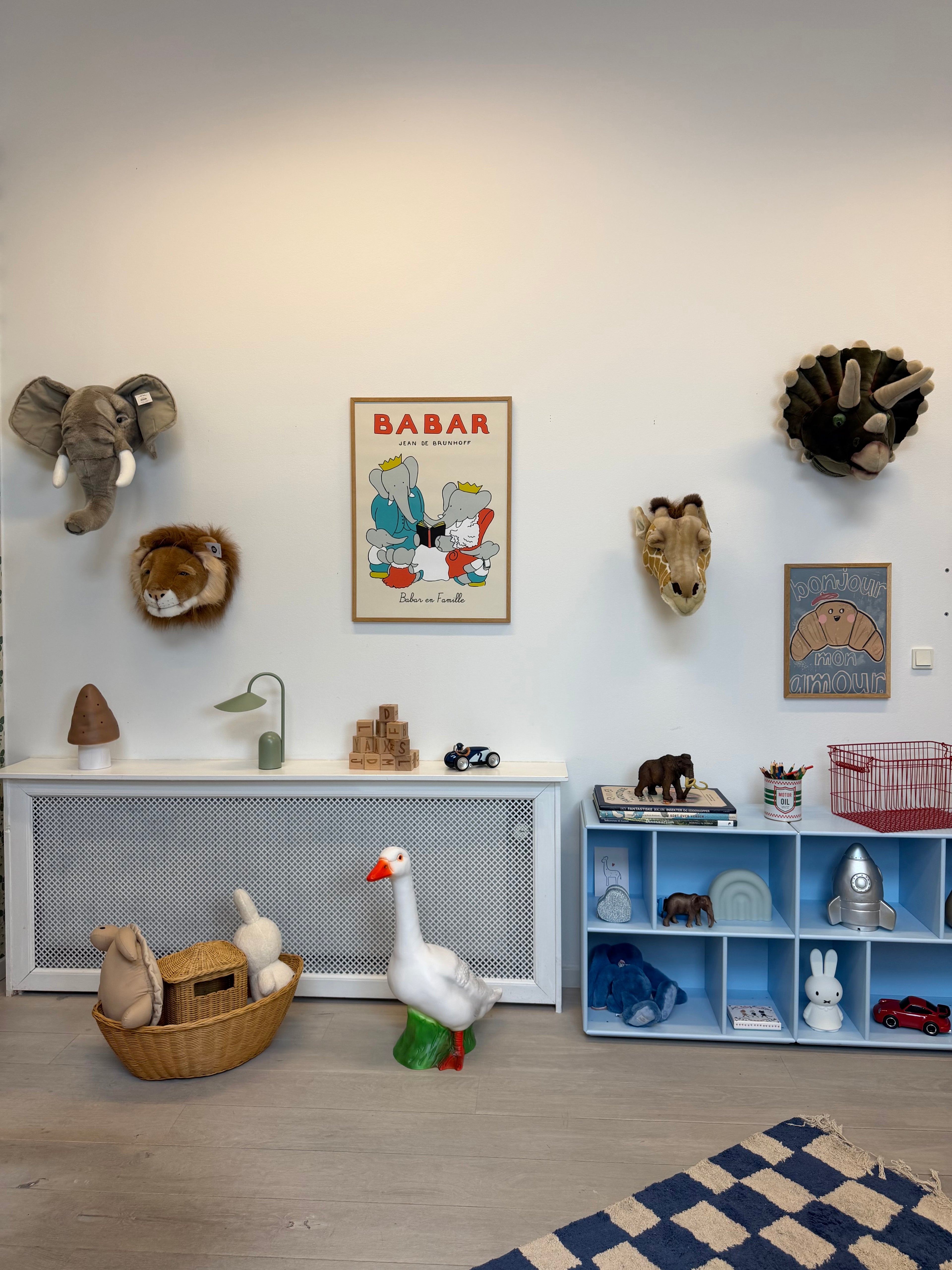 Dyretrofæ til væggen, Dino