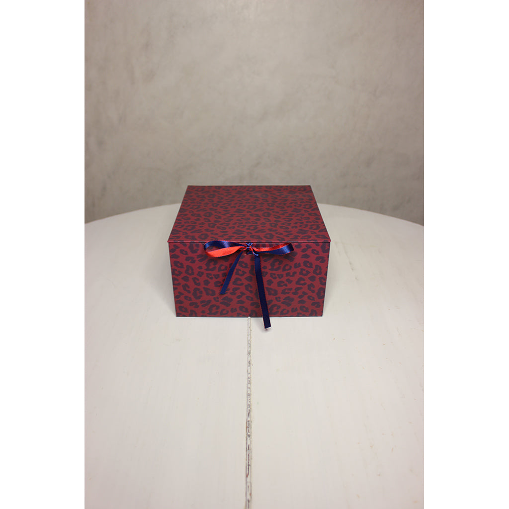 Daisy Boxes, Medium Box - Leo burgundy