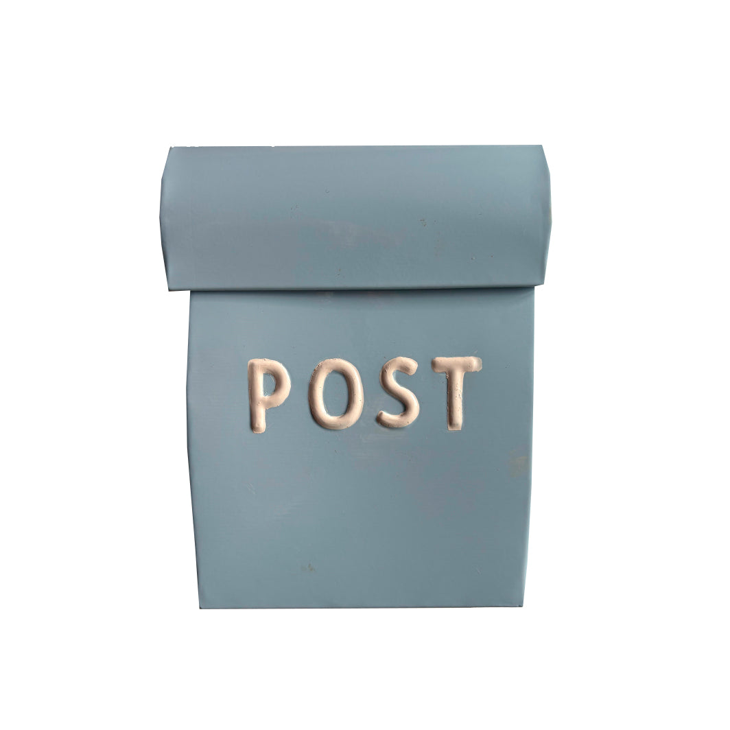 Bruka Design postkasse, Micro - Lyseblå m hvid tekst