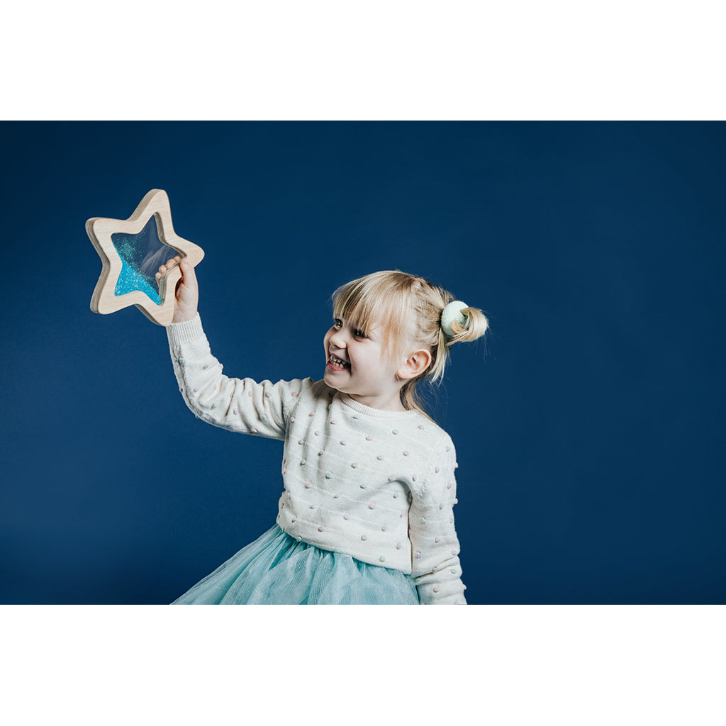 Petit Boum sanselegetøj, træstjerne m flydende væske og glimmer - Blue Orionis