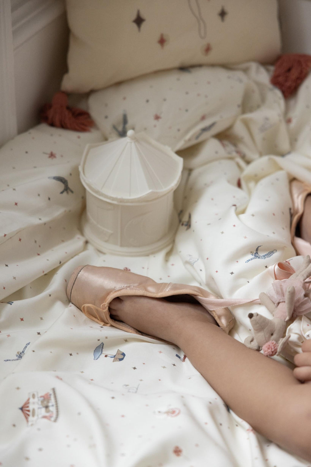 Cam Cam natlampe, Off-White - Carousel