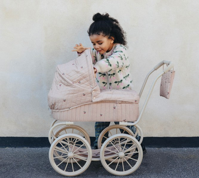 Konges Sløjd Minnie Dukkevogn m. taske - Cherry blush