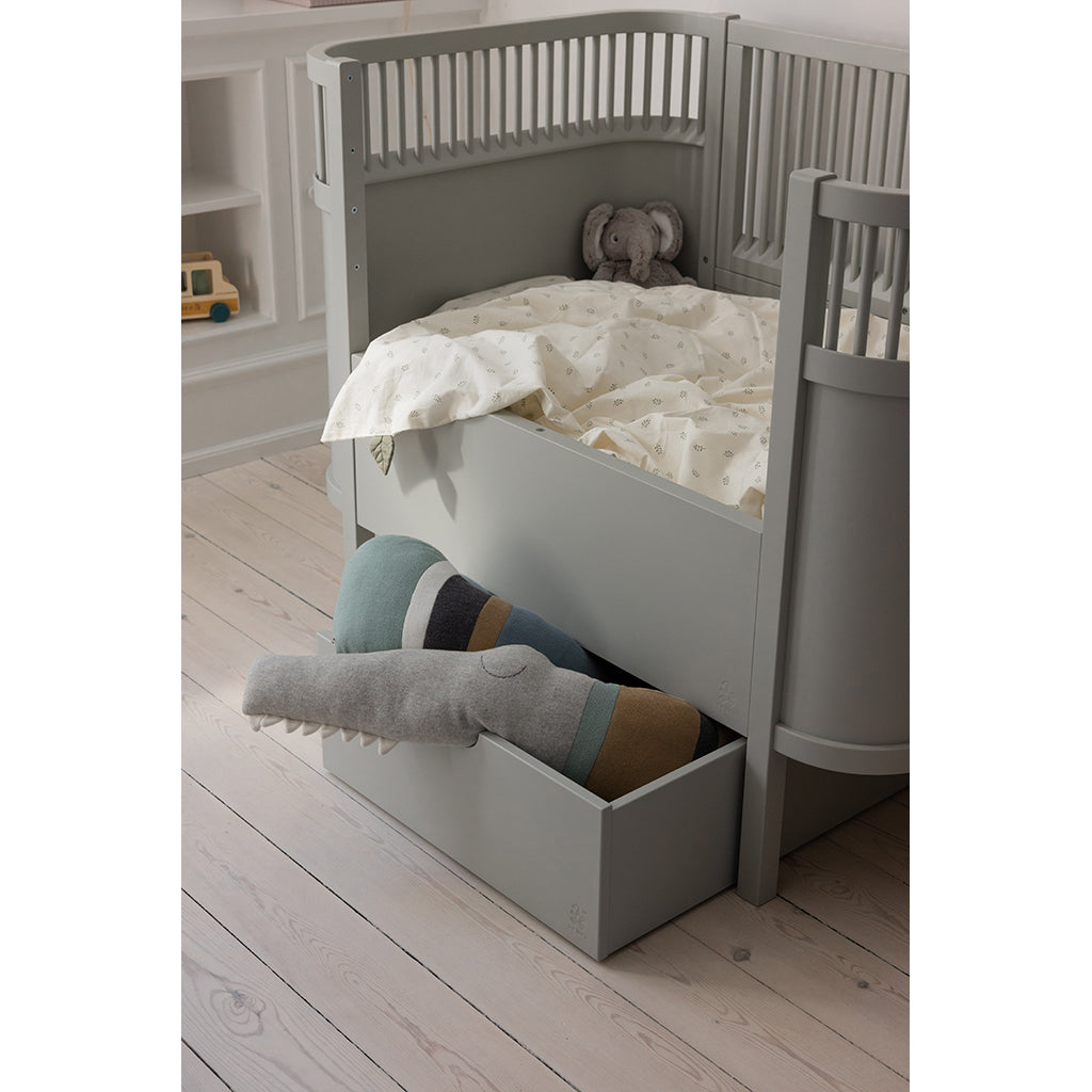 Sebra Strikket pude, Sleepy Croc - Dusty blue mix