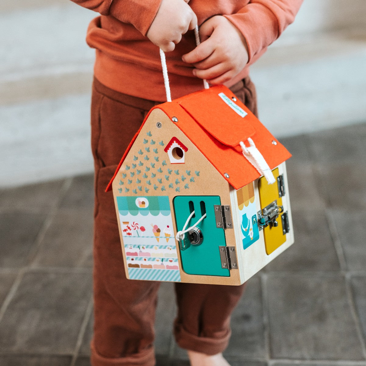 Lilliputiens aktivitethus, Åbn og luk