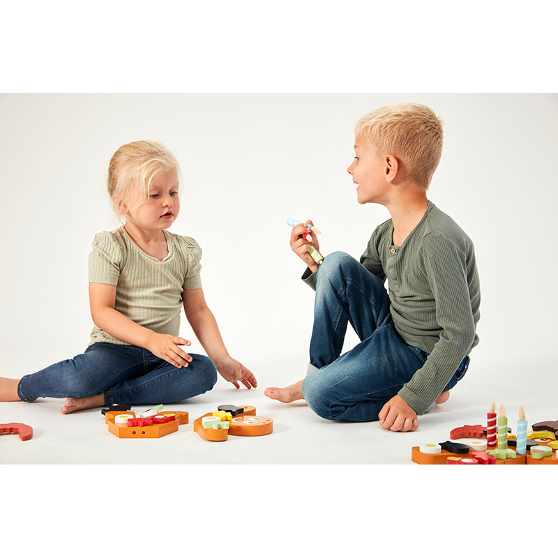 Mamamemo legemad i træ, Kagekone