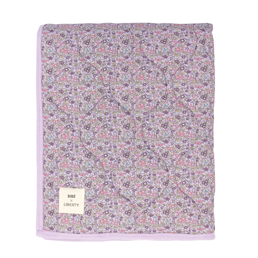 BIBS x Liberty quiltet babytæppe - Chamomile Lawn Violet Sky 942612291