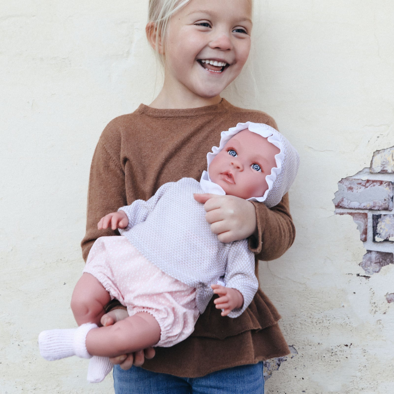 Así Leonora babydukke, 46 cm - Rosa mamelukker og beige bluse