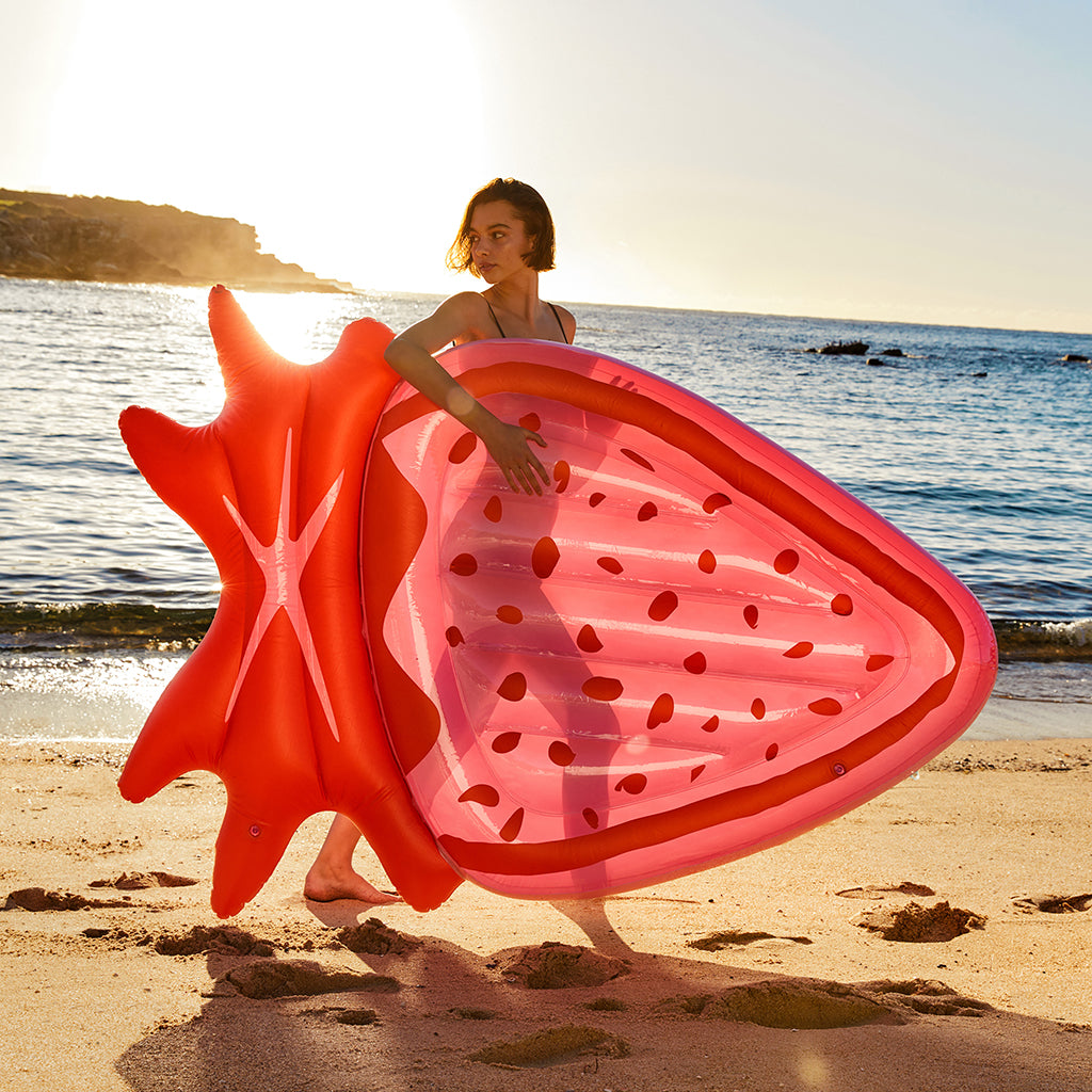 Sunnylife luftmadras, Jordbær - Fra 6 år