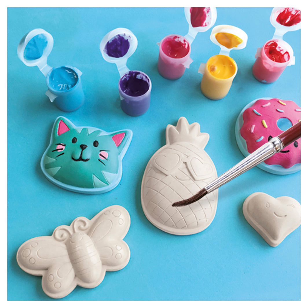 SES Creative Kreativ æske, støb og mal - Glade figurer - vist tæt på