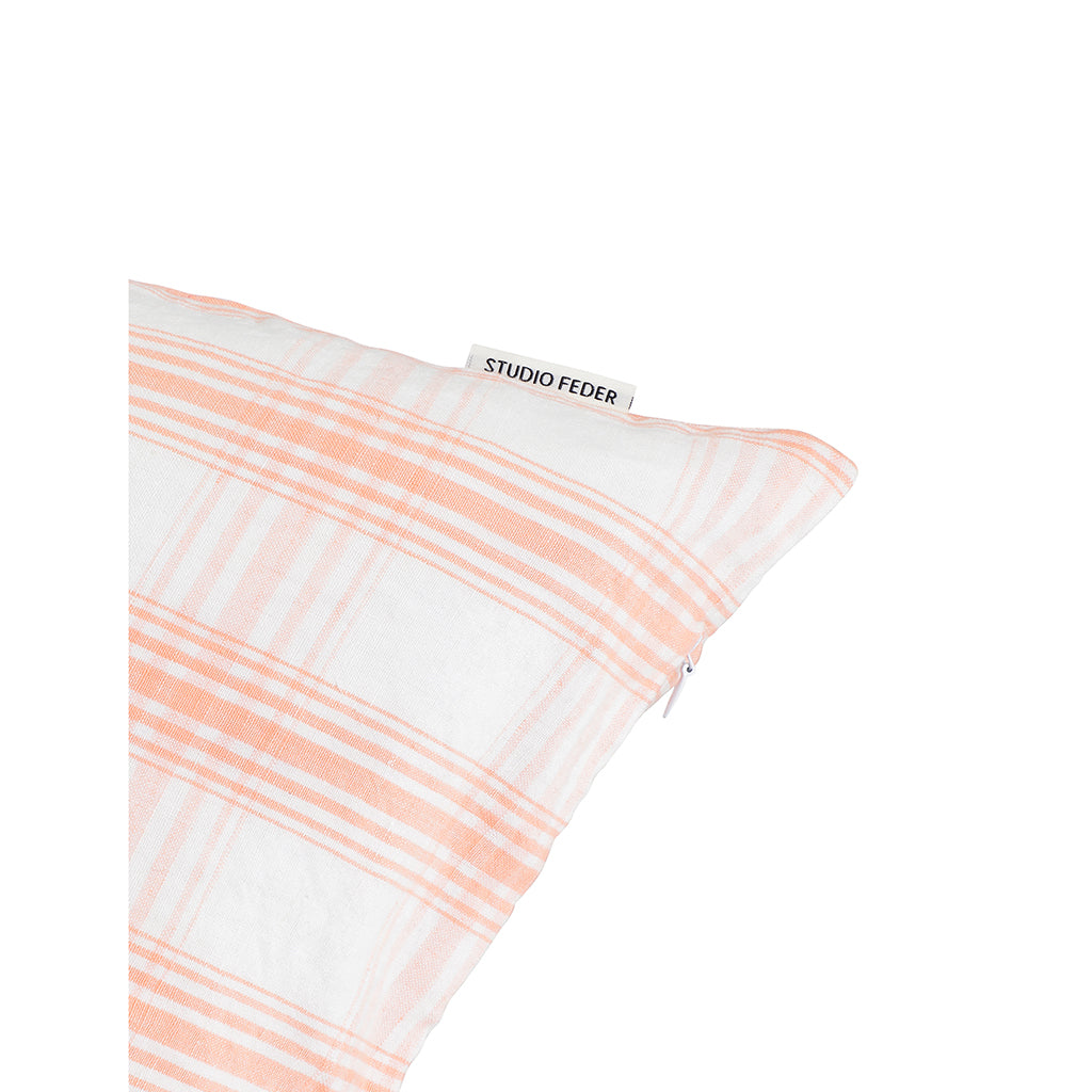 Studio Feder pude, 40 x 60 cm - Pink Salt