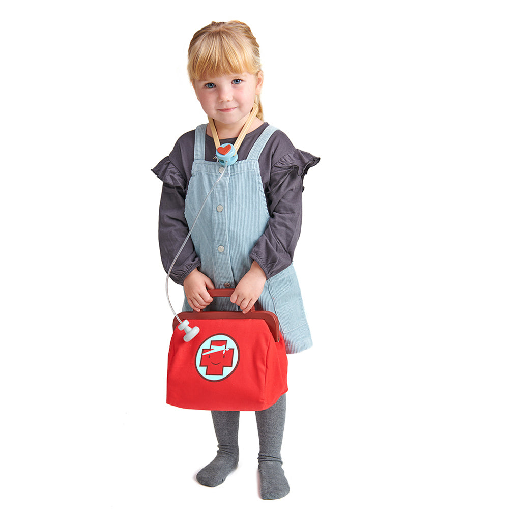 Tender Leaf, Lægetaske