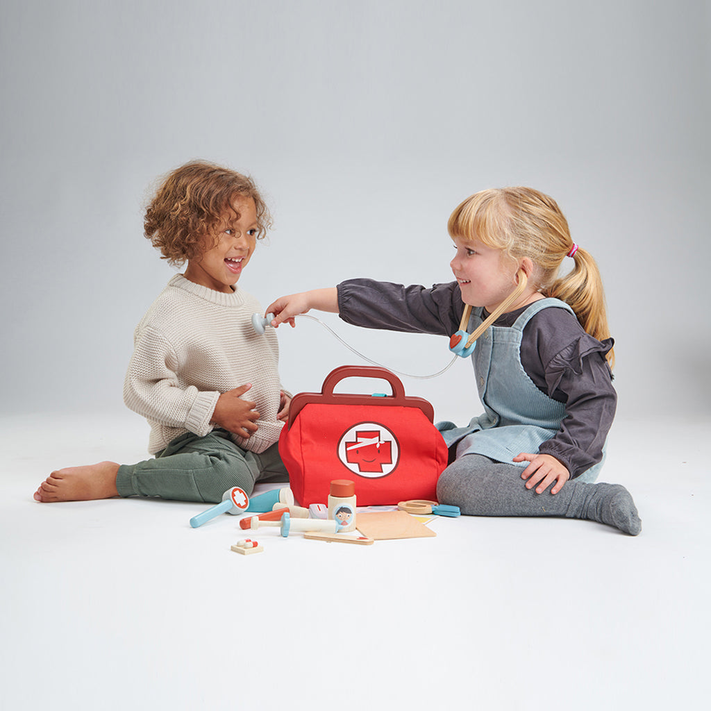 Tender Leaf, Lægetaske