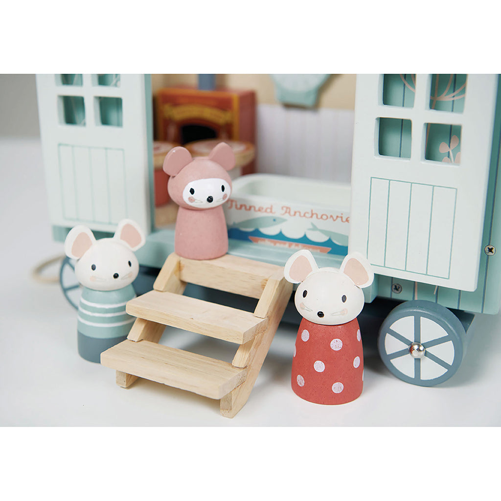 Tender Leaf, Dukkehus - Musenes landhytte