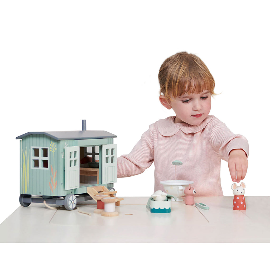 Tender Leaf, Dukkehus - Musenes landhytte