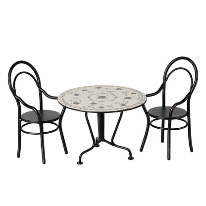 Maileg dukketilbehør til kaniner, spisebord m. 2 stole - Miniature