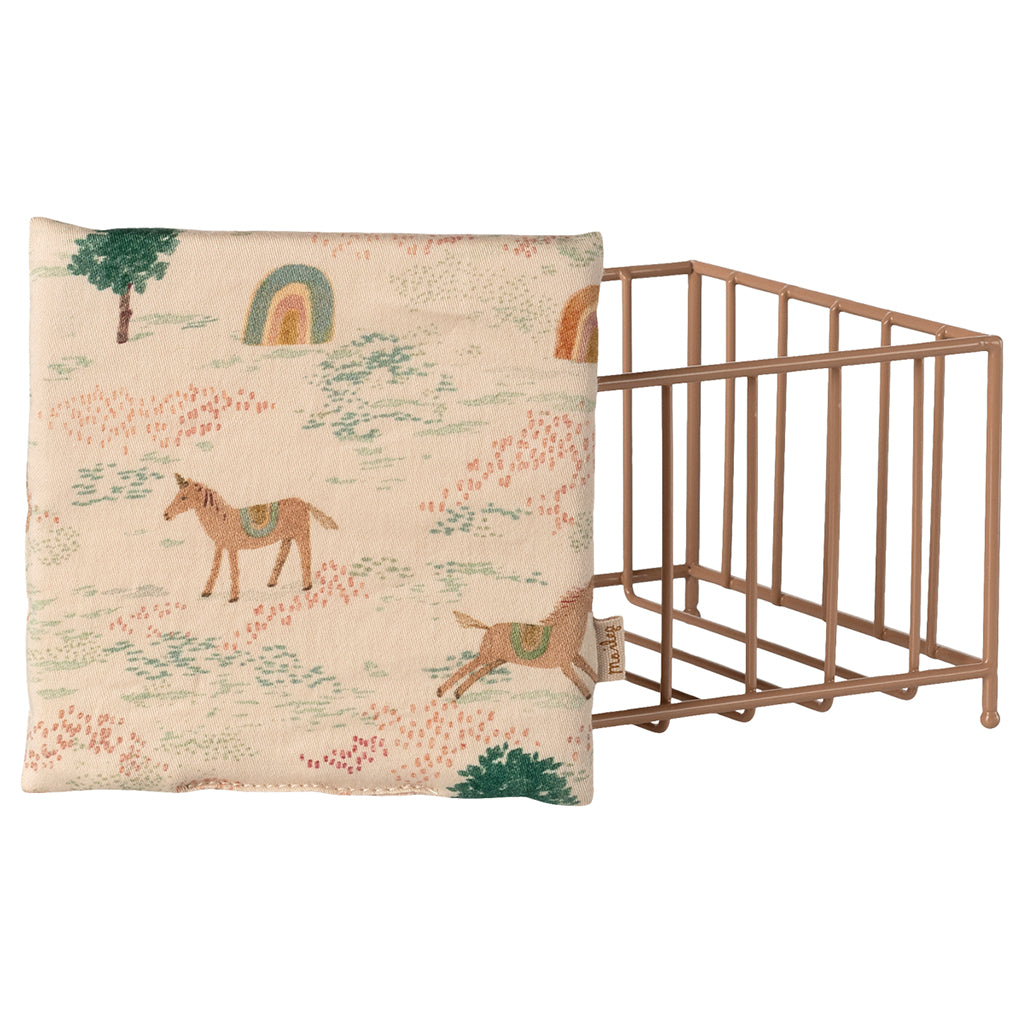 Maileg tilbehør til mikro kaniner, kravlegård - Mørk rosa