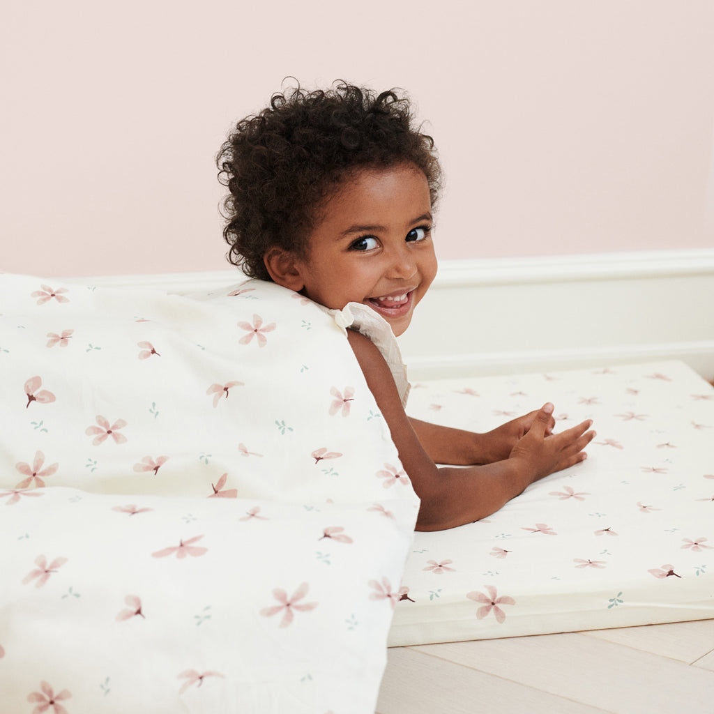 Cam Cam juniorsengetøj, Økologisk - Windflower creme