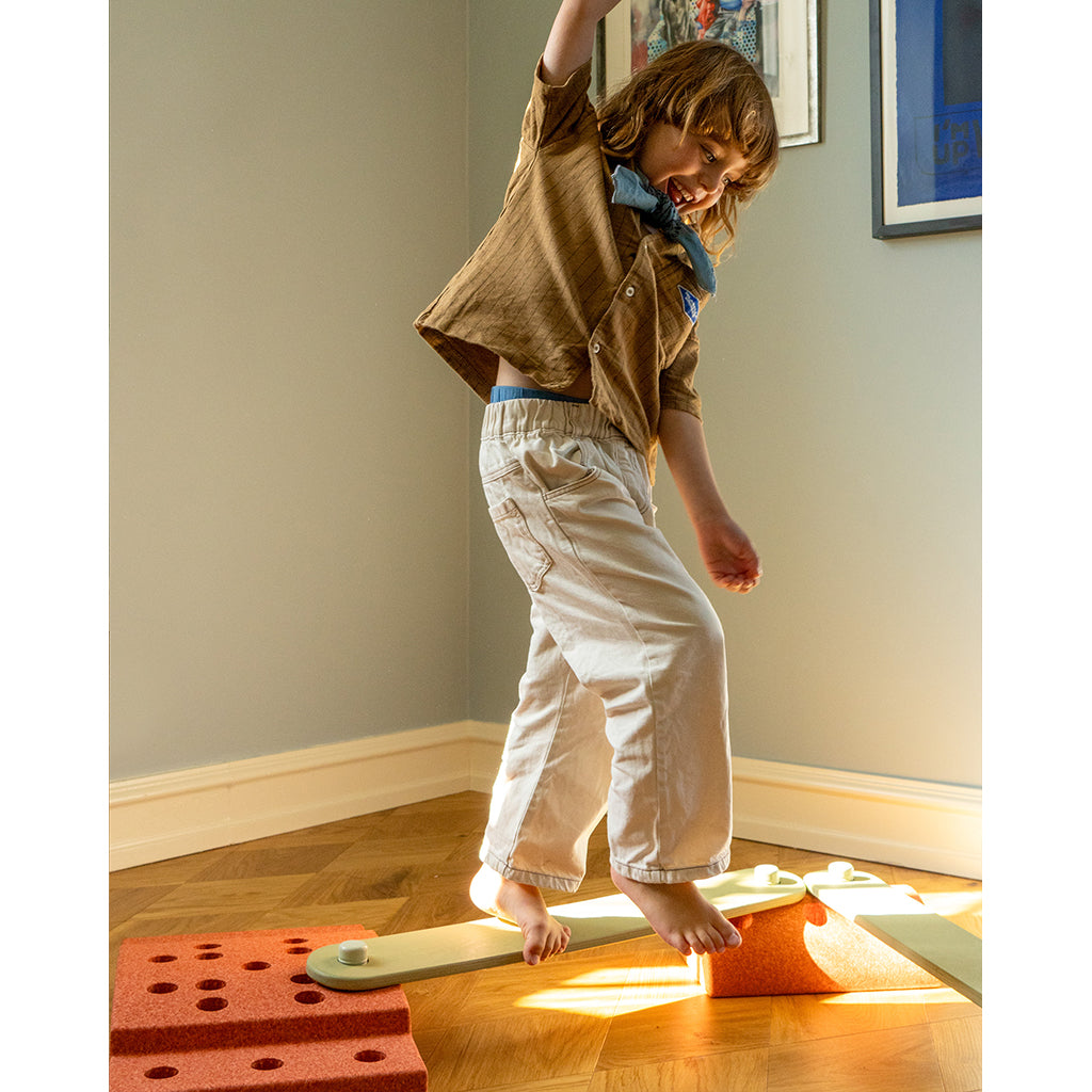 Modu Beams balancebomme i træ, aktivitetslegetøj - Dusty Green