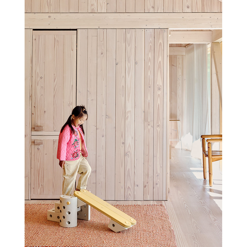 Modu Beams, balancebomme i træ, aktivitetslegetøj - Sand grey/ Soft rose