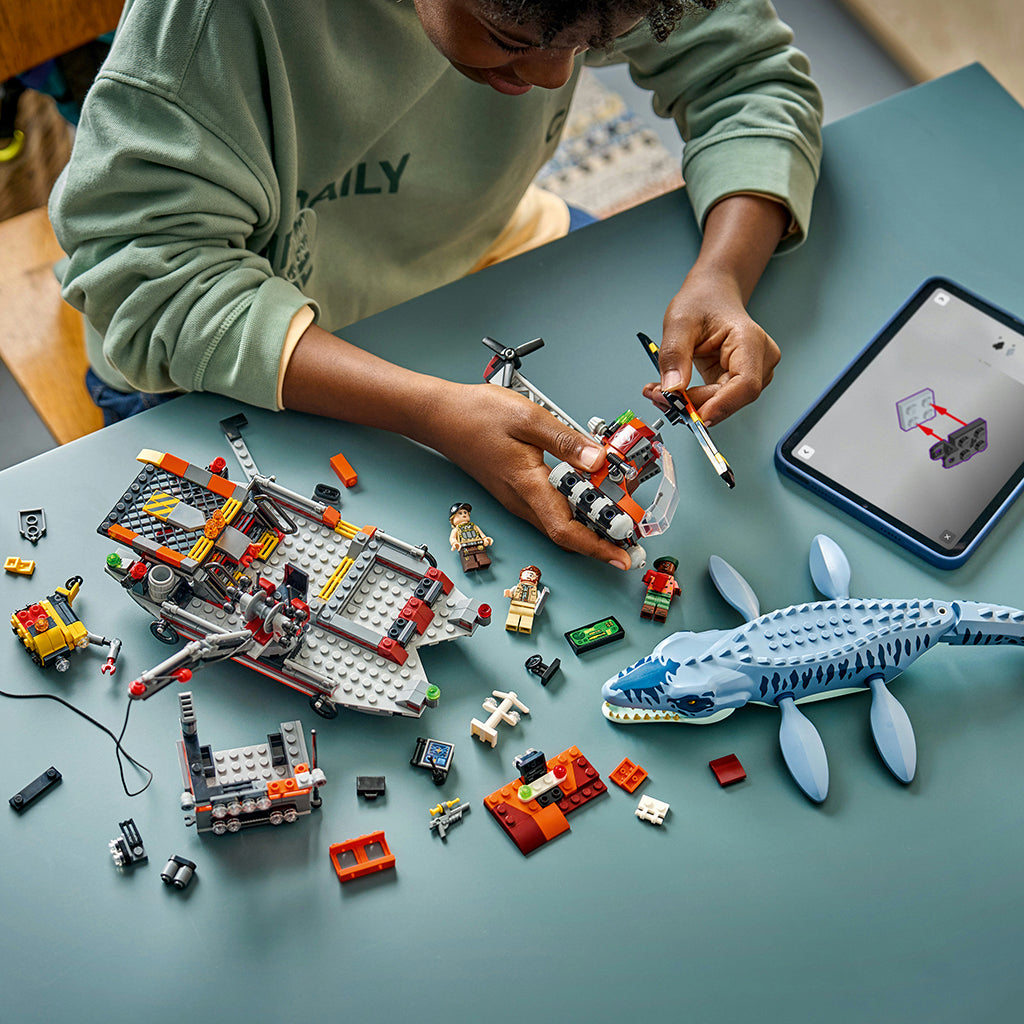 LEGO® Jurassic World Mosasaurus-dinosaurens bådangreb