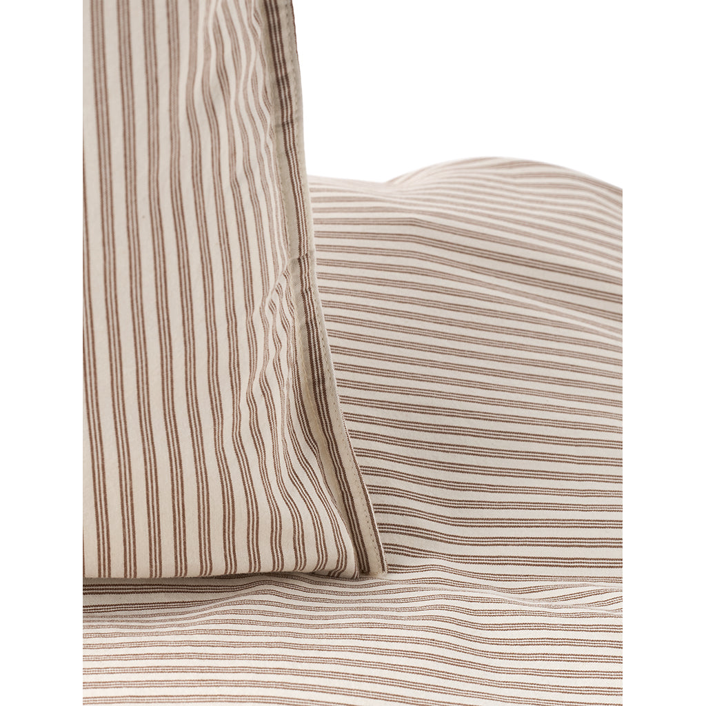 Studio Feder voksensengetøj, økologisk percale - Brown beach stripe