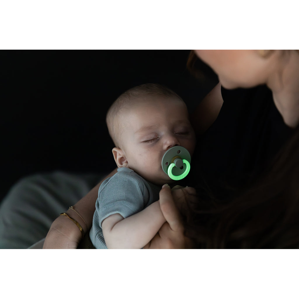 Bibs sut i naturgummi, str. 2 -  Baby Blue GLOW