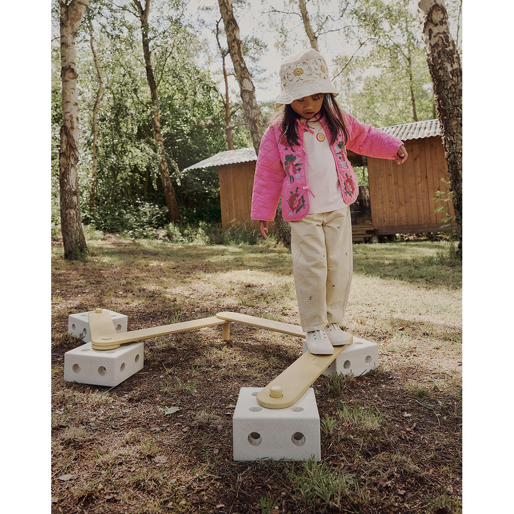 Modu Balance track, balancebane i træ og m skum klodser, aktivitetslegetøj - Sand grey/ Honey yellow