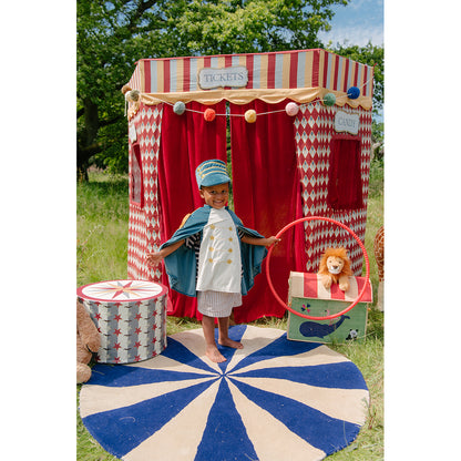By Astrup Vintage Circus scenepodie