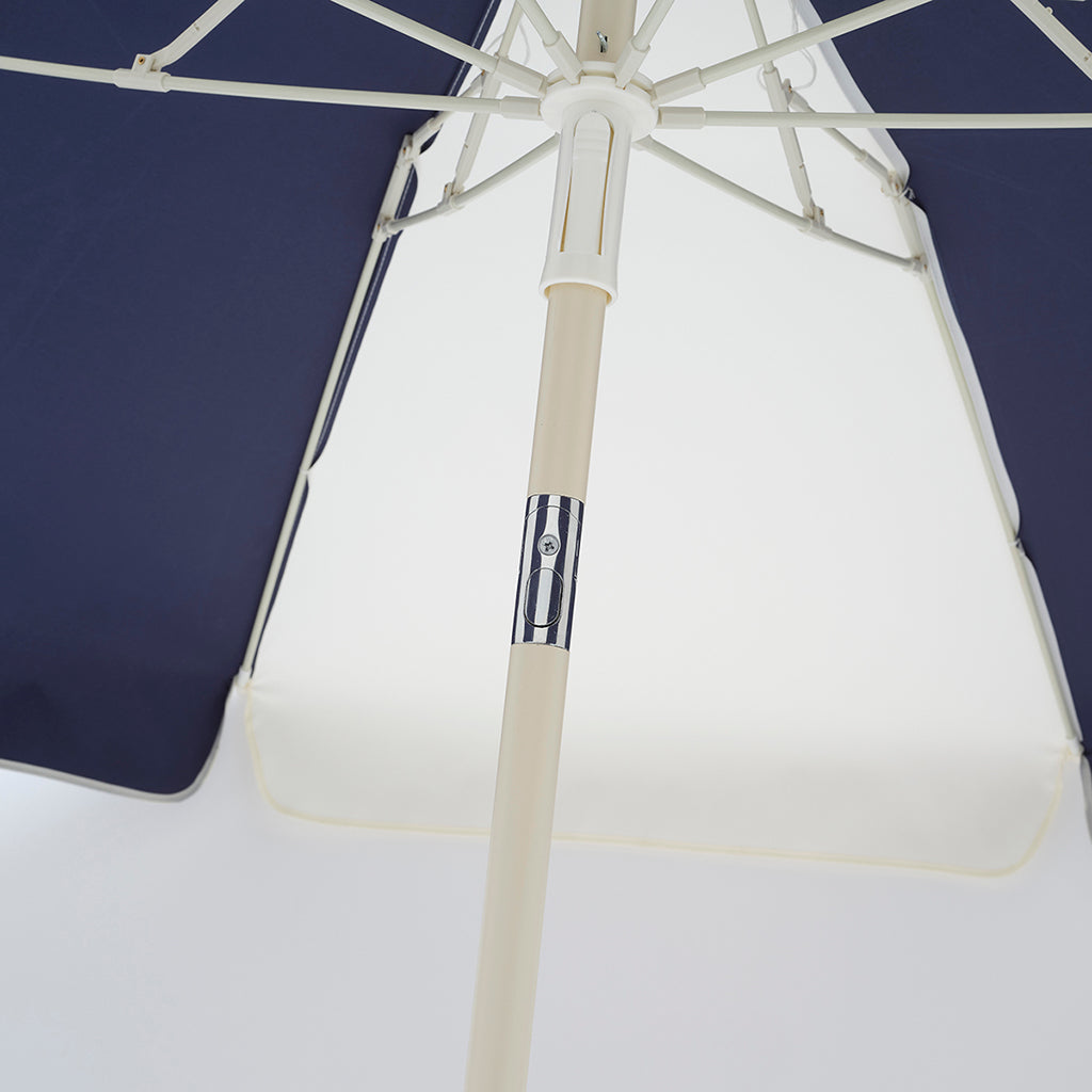 Sunnylife kompakt strandparasol m UPF50 - Marine Stripe