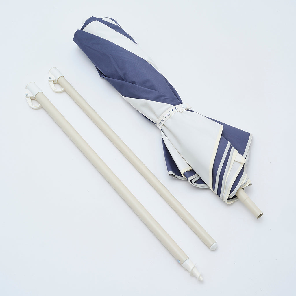Sunnylife kompakt strandparasol m UPF50 - Marine Stripe