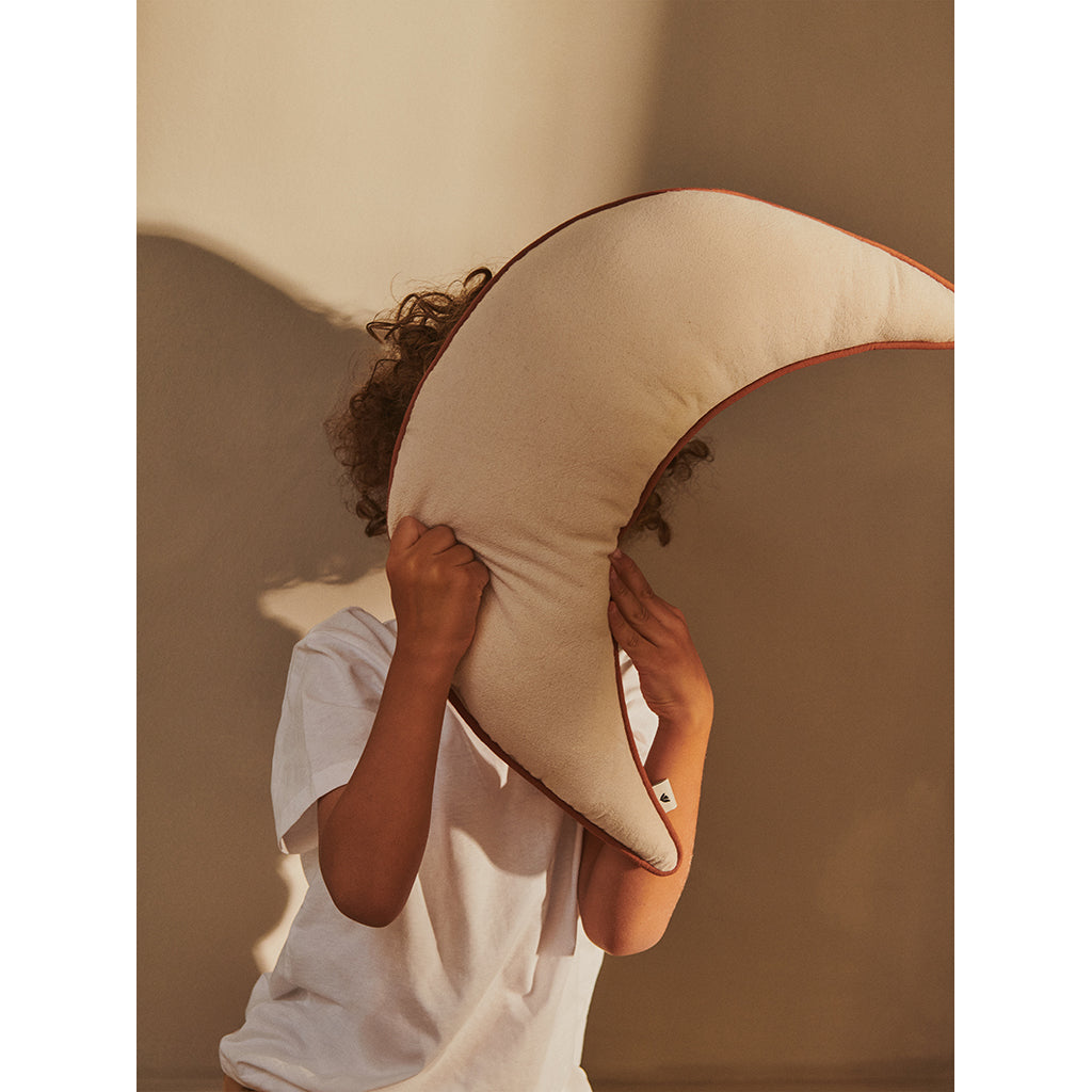 ferm Living månepude, Undyed - 47 x 31 cm