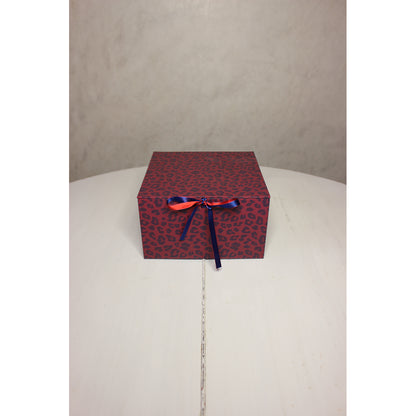 Daisy Boxes, Medium Box - Leo burgundy