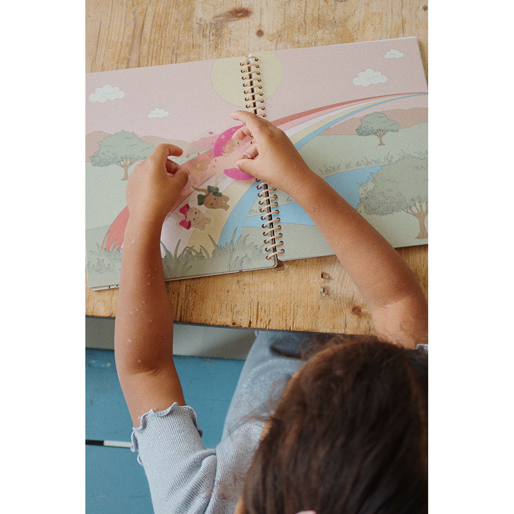 Konges Sløjd Klistermærkebog, Blush