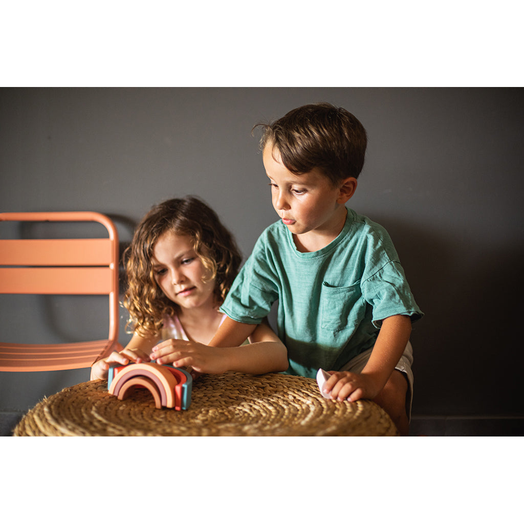 Little L, Babylegetøj i silikone, Regnbue - Brune og grønlige nuancer