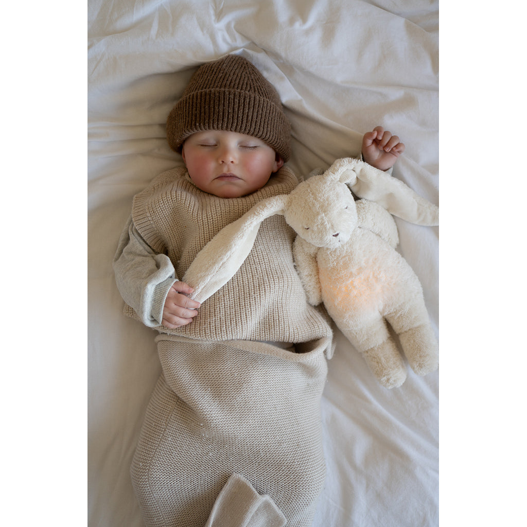 Moonie 2.0, økologisk Humming kanin m pink noise og lampe - Cappuccino