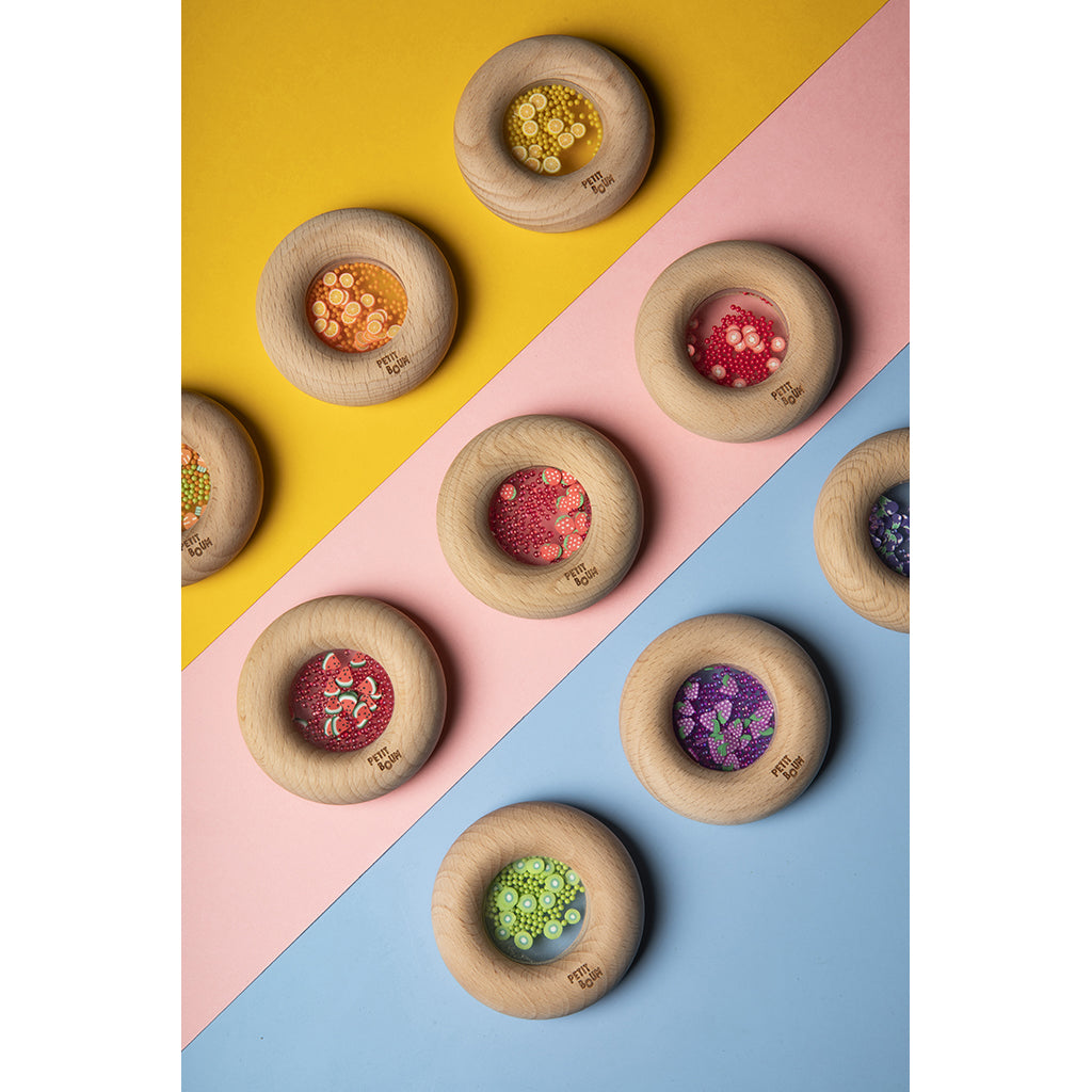 Petit Boum babylegetøj, sensorisk donut rangle - Watermelons