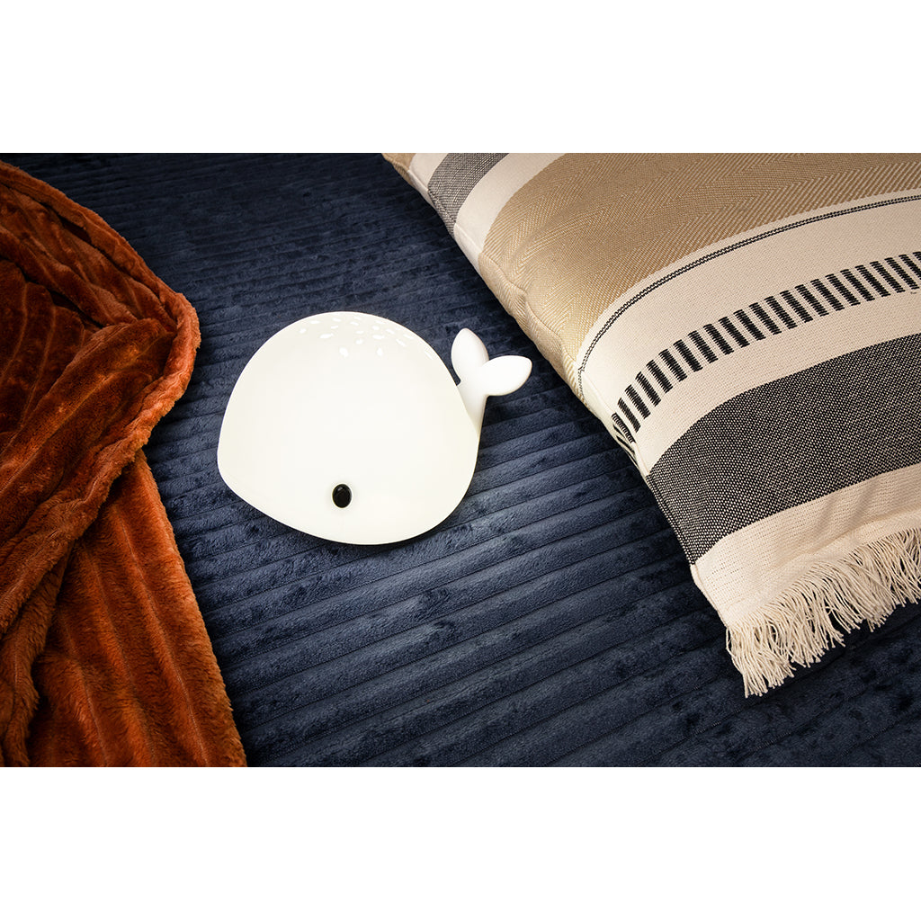 Little L. LED natlampe/projector m fjernbetjening og 7 lysindstillinger - Wilda hval