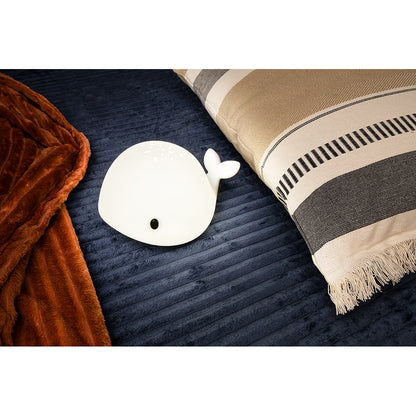 Little L. LED natlampe/projector m fjernbetjening og 7 lysindstillinger - Wilda hval