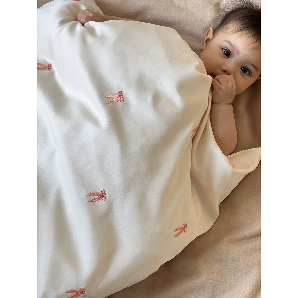 Cam Cam babysengetøj, Økologisk, Broderet - Bows