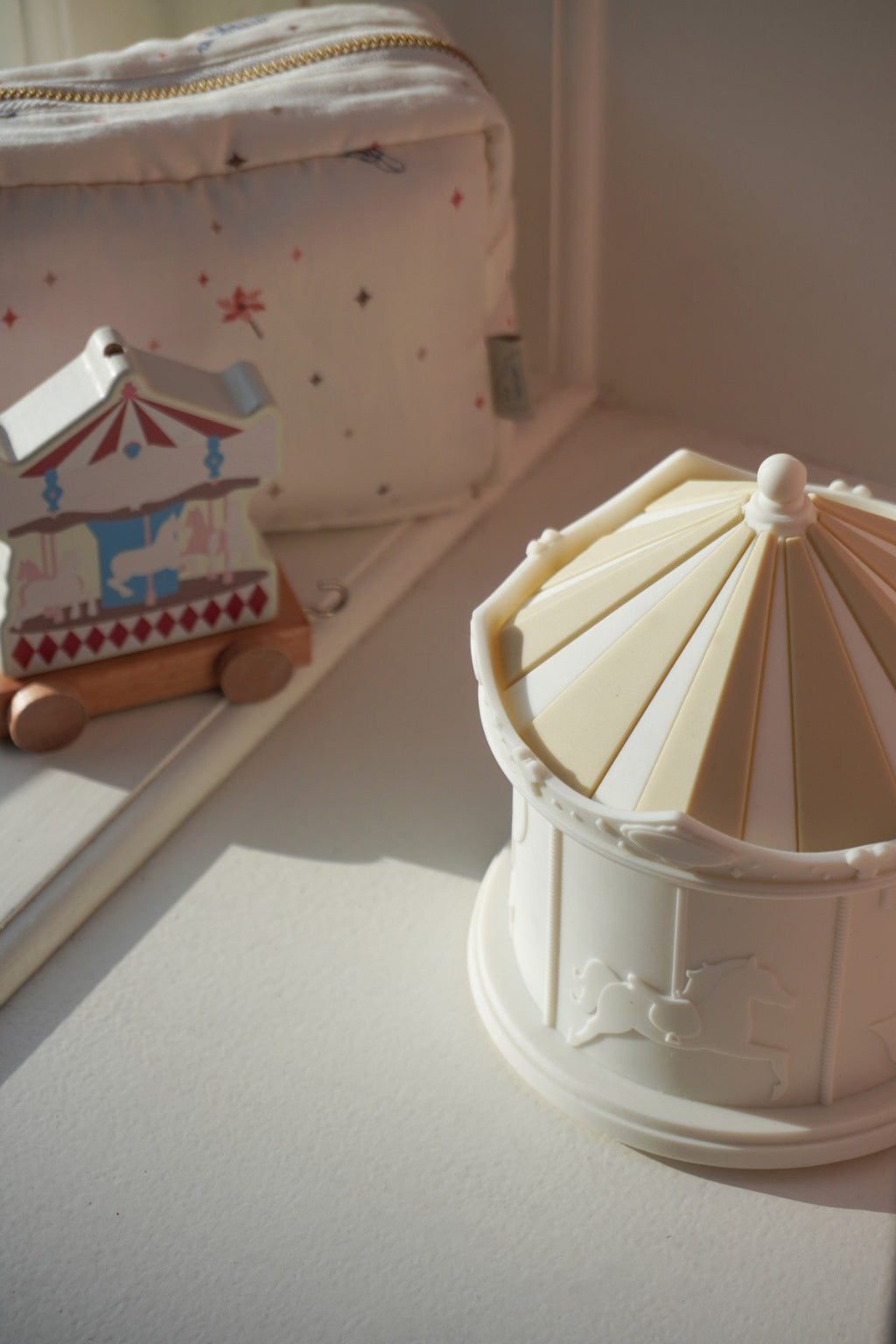 Cam Cam natlampe, Off-White - Carousel