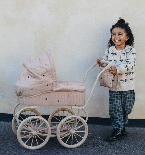 Konges Sløjd Minnie Dukkevogn m. taske - Cherry blush