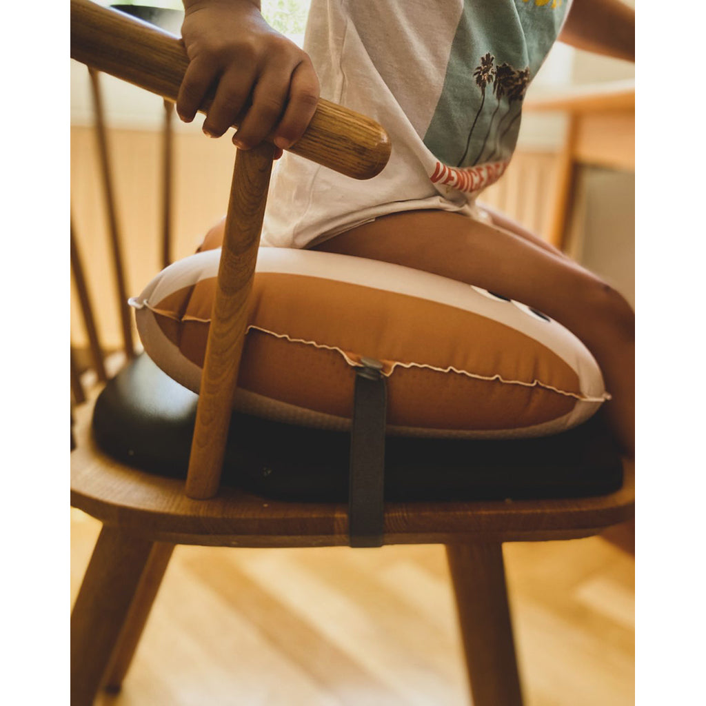 Noui Noui Have a seat, Oppustelig siddepude til børn - Stripes nude/mustard