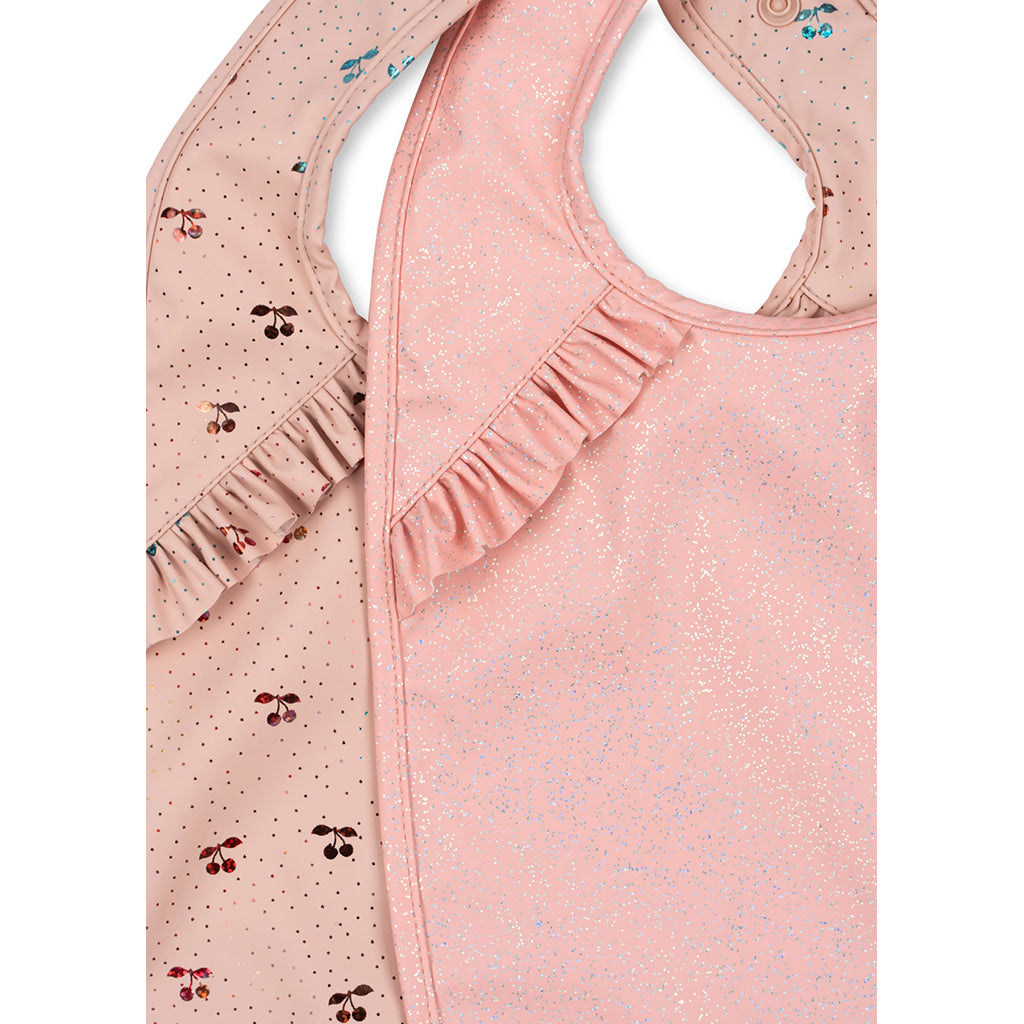 Konges Sløjd hagesmæk m. flæser, 2-pak - Cherry sparkle