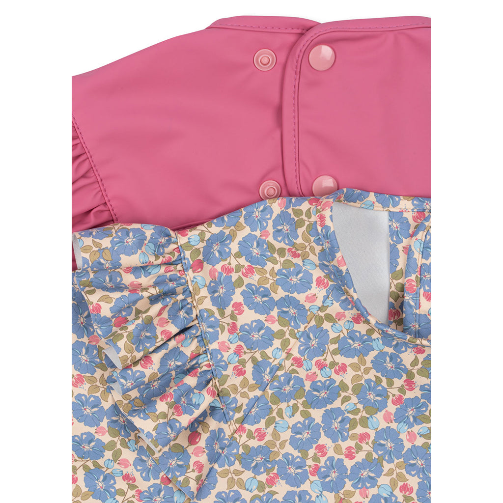 Konges Sløjd Dinner hagesmæk m. ærmer og flæser, 6 mdr. - 3 år - Fleur rosier/Chateau roser