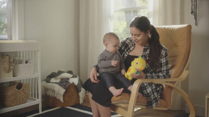 produkt video af baby og mor med Baby Einstein Sea Dreams Seahorse er et blødt tøjdyr med lys og musik