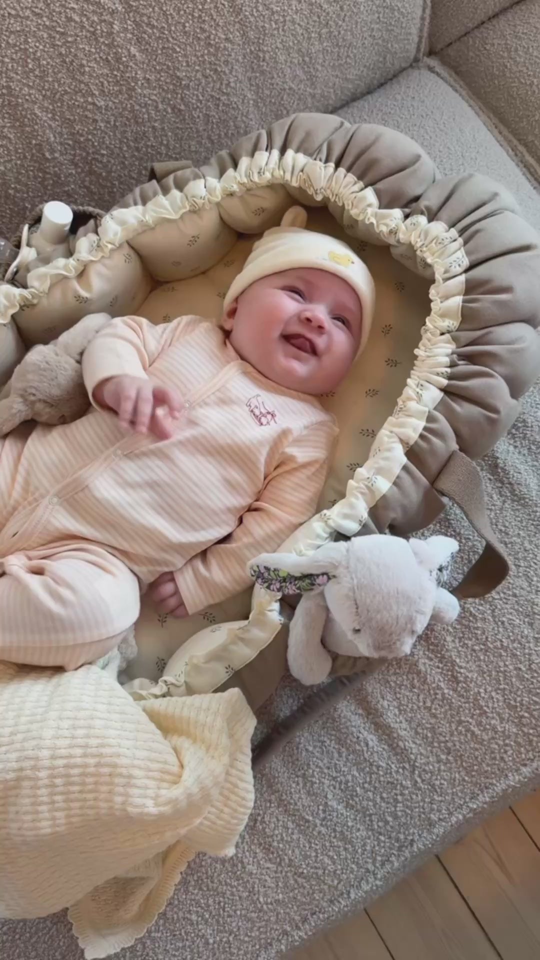 Sebra 3-i-1 babynest, babylift og legetæppe, Sophora Leaves - Beige